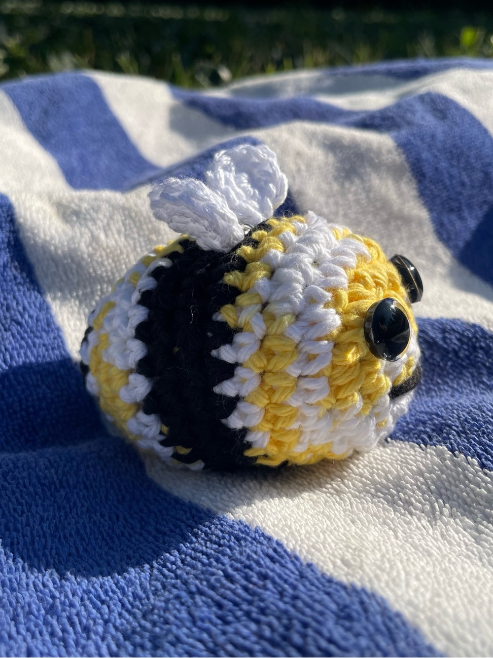 Handmade Yellow & Black mini Bee Plush Keychain - Picture 11 of 11